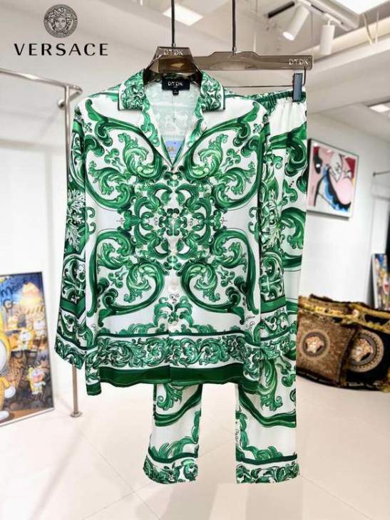 Picture of Versace Sweater Suits _SKUVersaceM-3XL24cn15042778